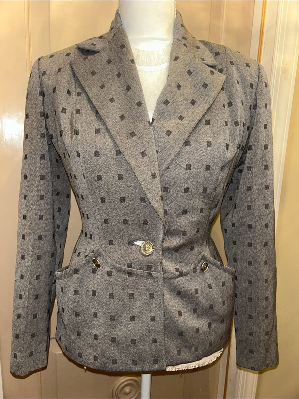 RARE Vintage stunning wool tailored blazer, Chanel buttons Gray Patterned Womens